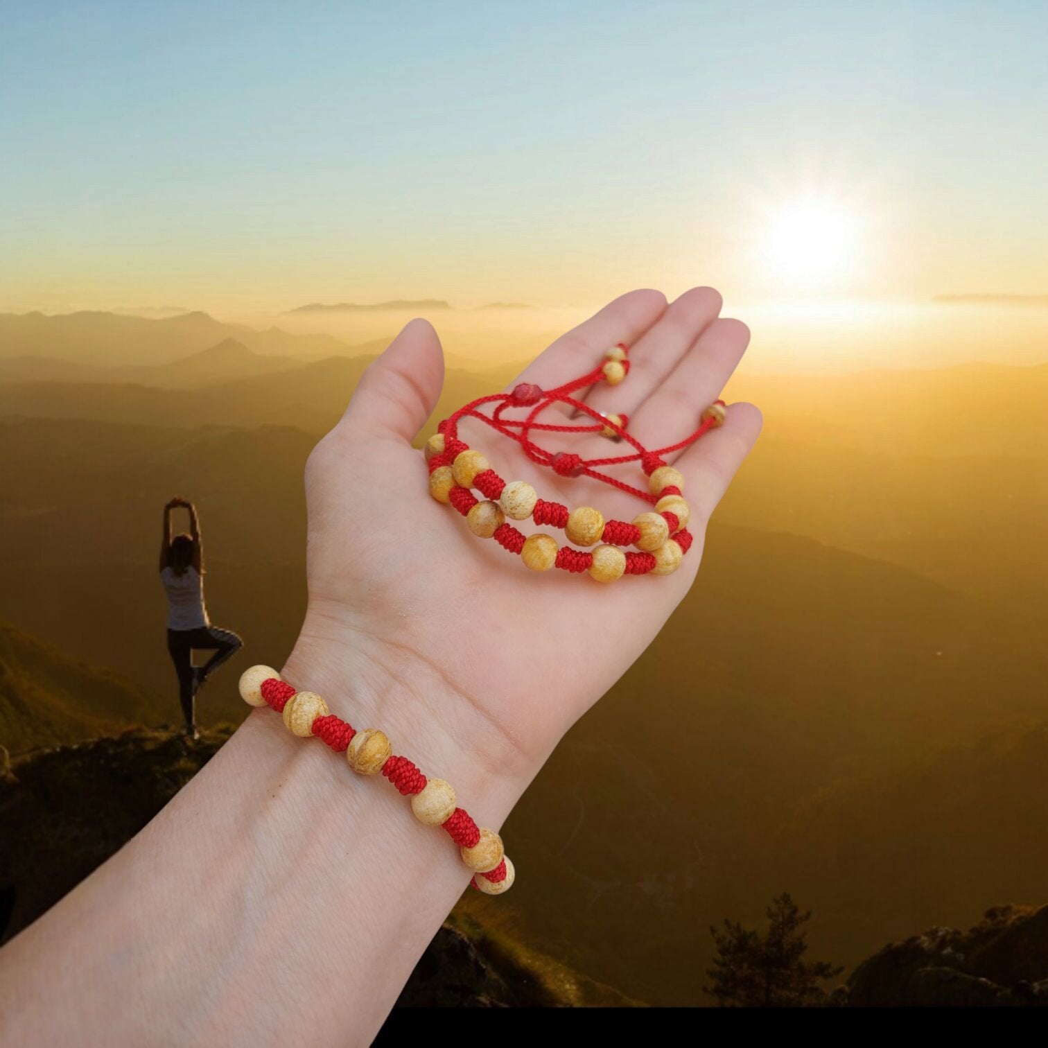 Pack de tres Pulsera 7 Nudos Roja con Cuentas de Palo Santo.  ✨ Protege tu energía. Atrae solo lo bueno.