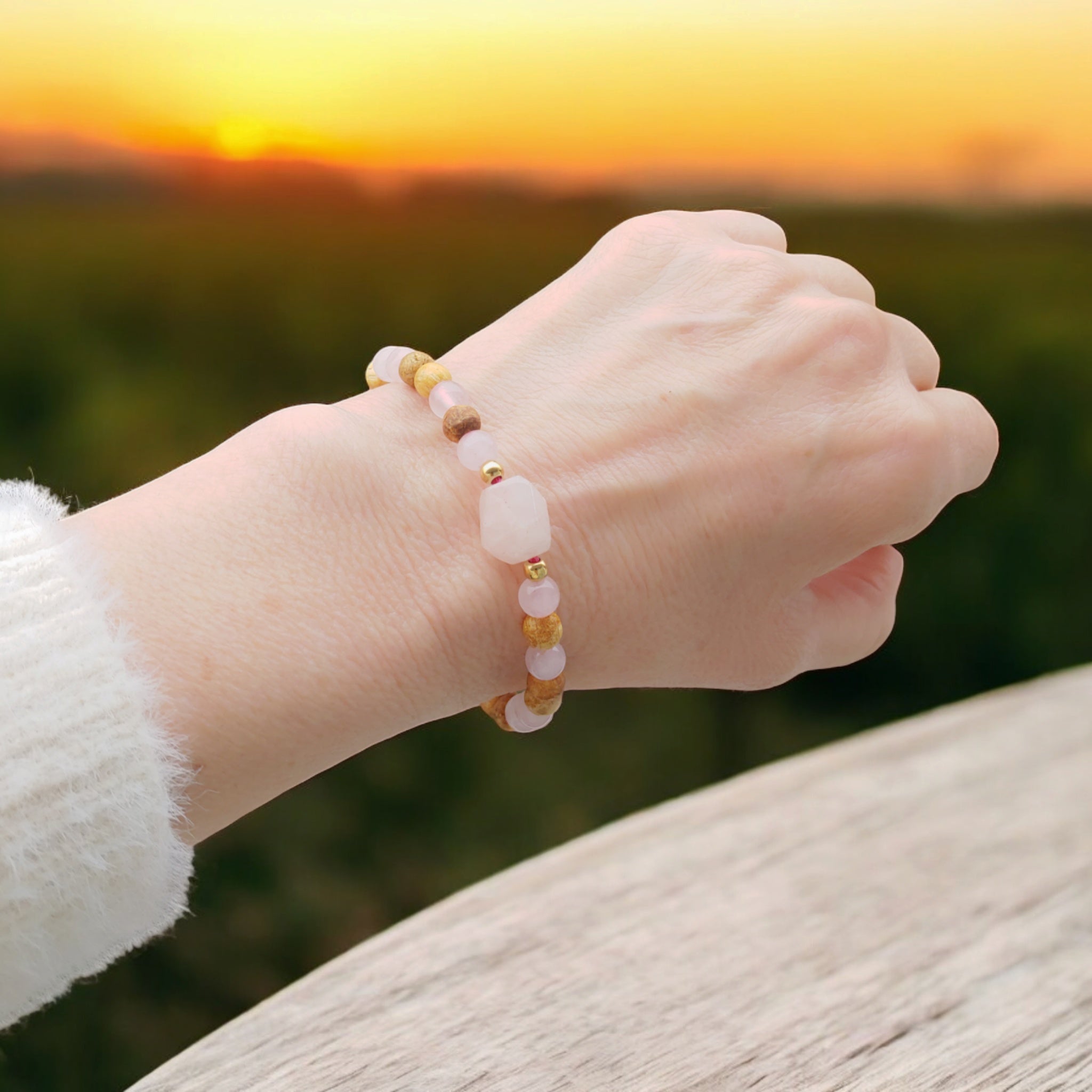 Pulsera Palo Santo Aromática y cuarzo Rosa Para el amor
