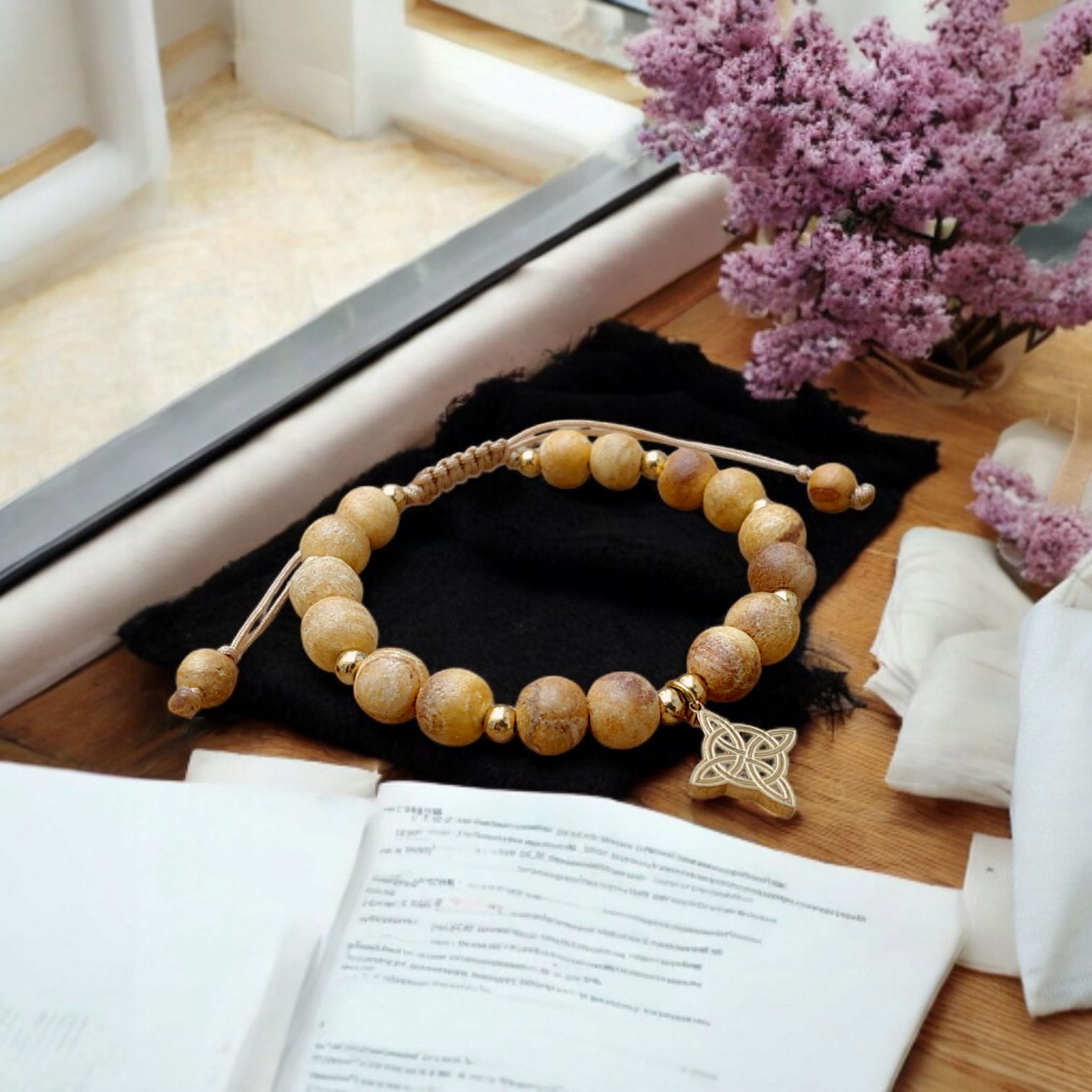 ✨ Pulsera de Palo Santo con Nudo de Bruja 